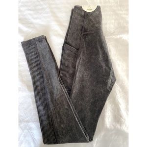 Aerie OFFLINE high waisted legging. NEW. Size small.